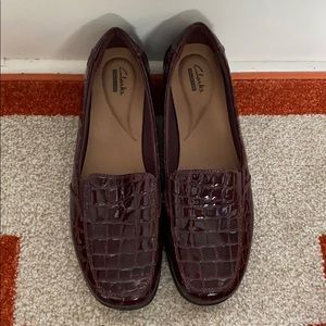 Maroon Clark’s loafers